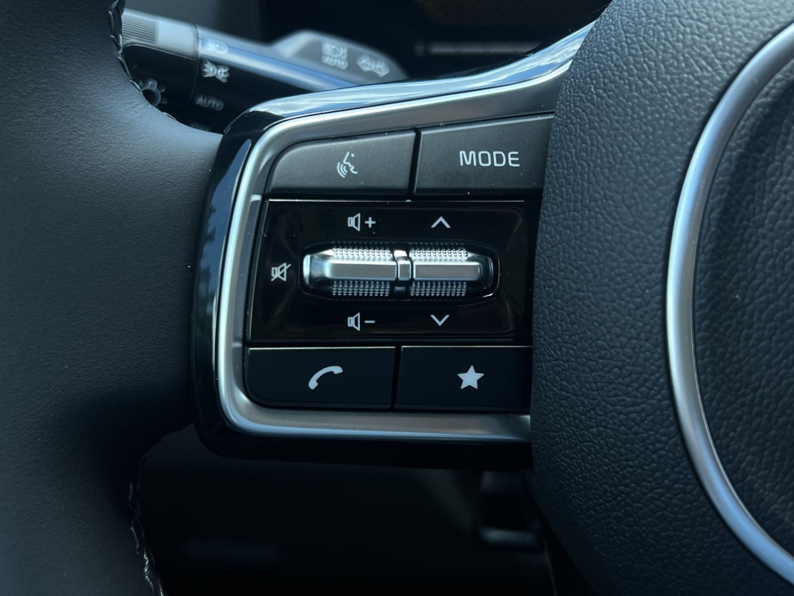 New 2026 Kia Carnival EX FWD image 29
