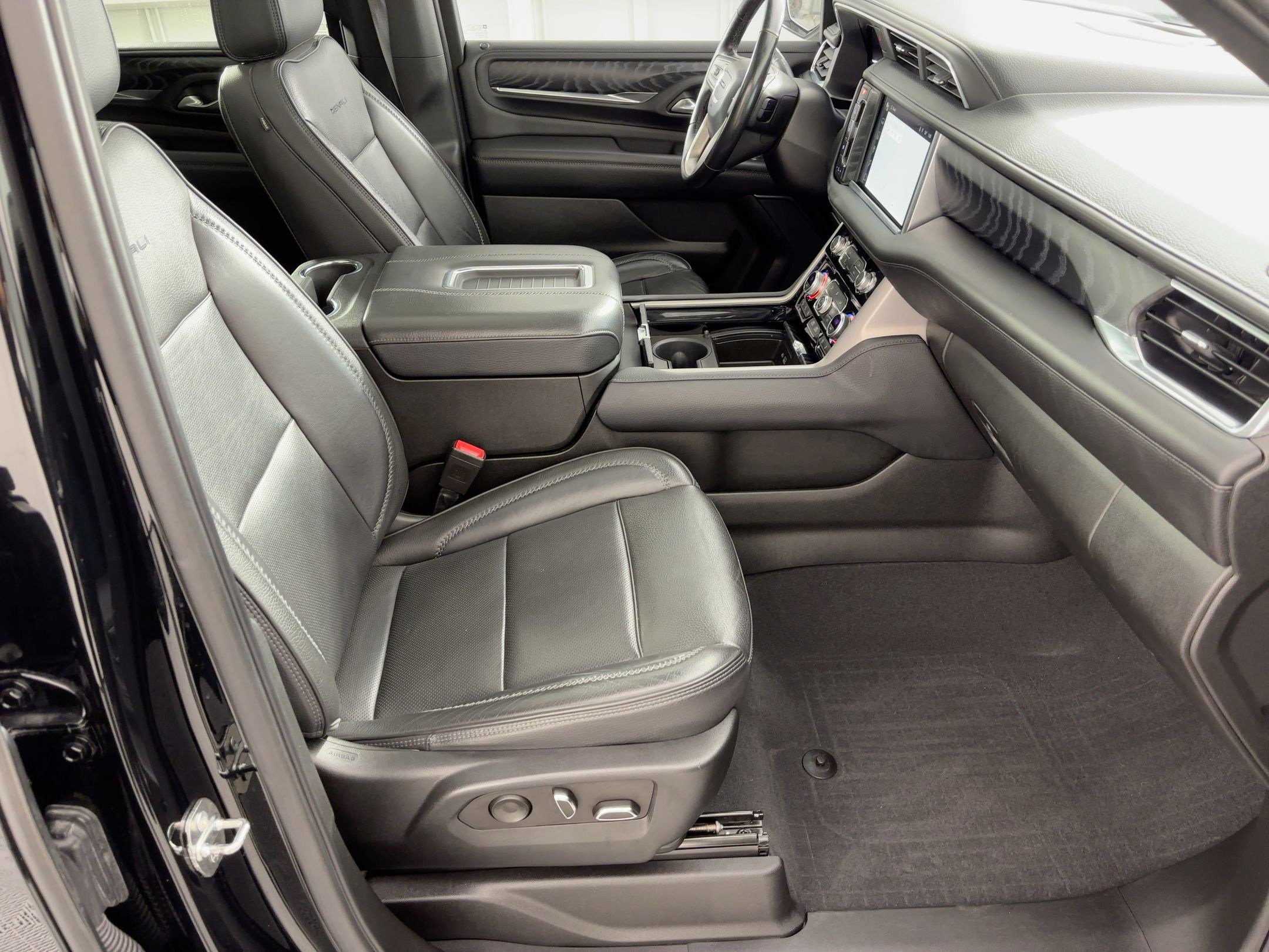 Used 2022 GMC Yukon Denali image 30