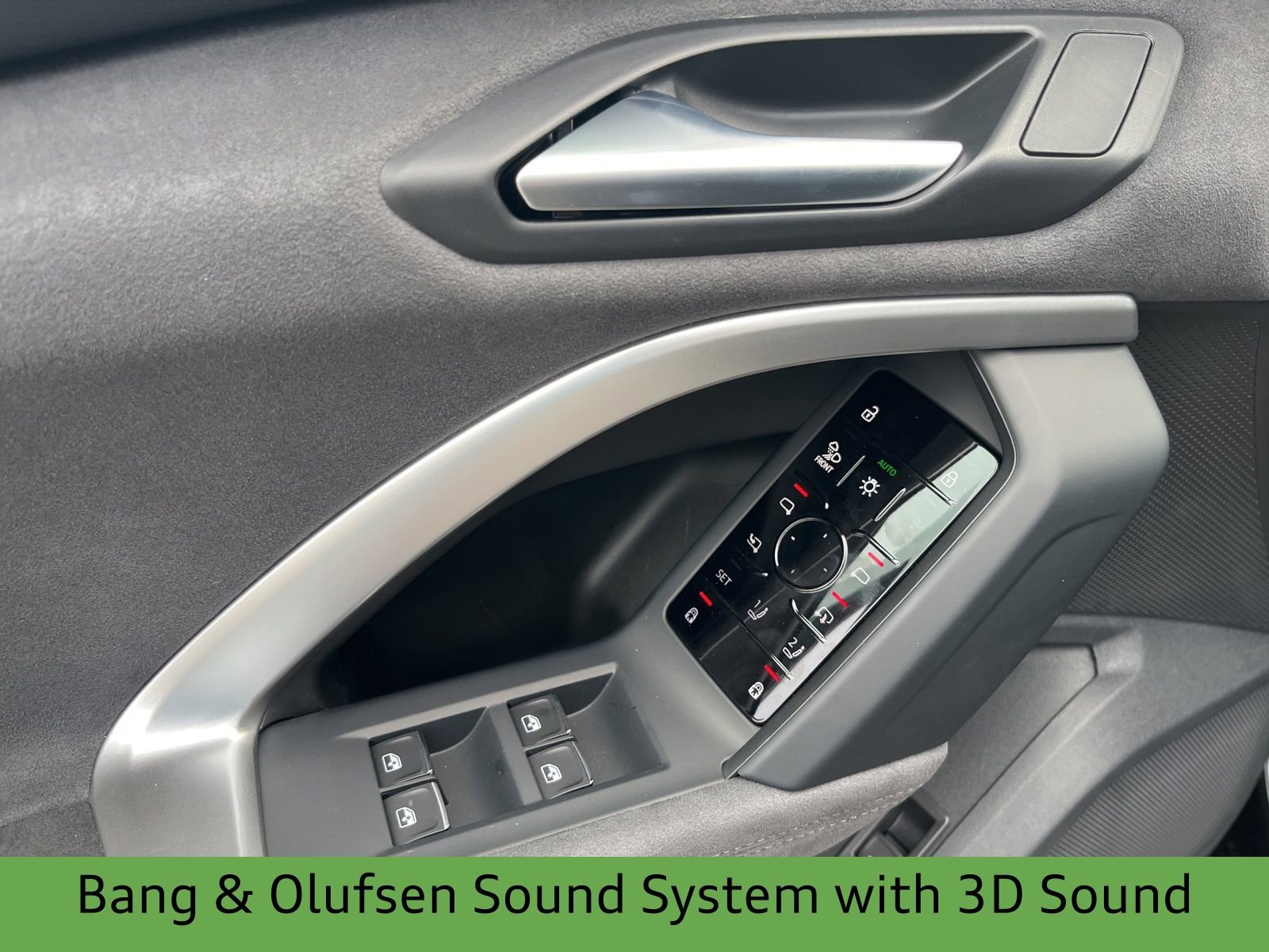 New 2025 Audi SQ5 Prestige image 8