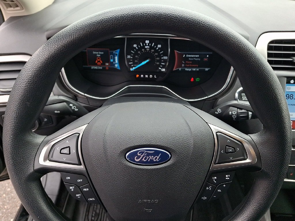 Used 2017 Ford Fusion SE FWD image 19