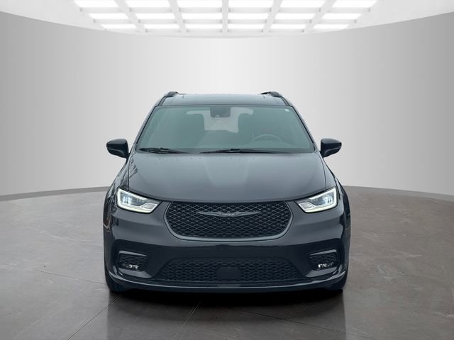 Used 2023 Chrysler Pacifica Touring-L w/ S Appearance Package image 2