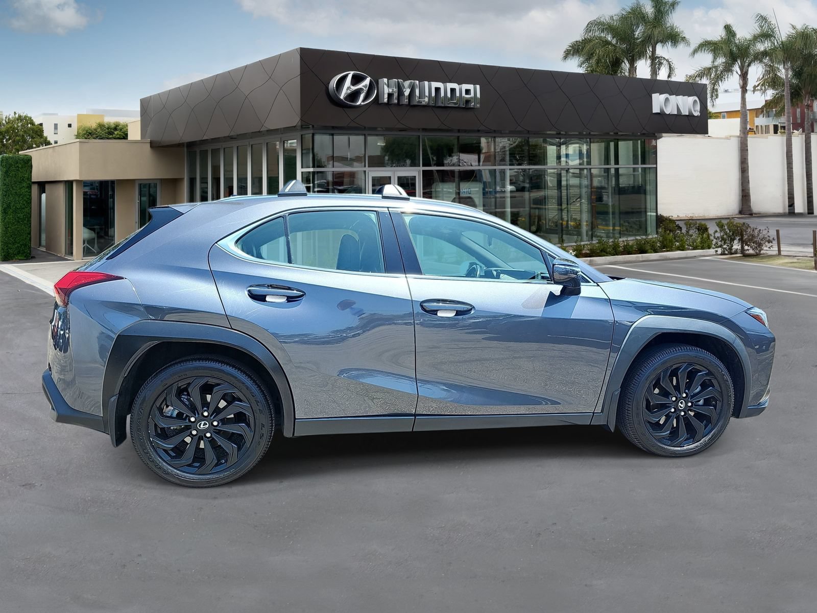 Used 2022 Lexus UX 200 w/ Accessory Package (Z1) FWD image 2