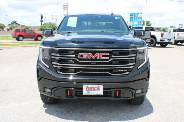 Used 2025 GMC Sierra 1500 AT4 w/ AT4 Premium Package AWD/4WD image 2