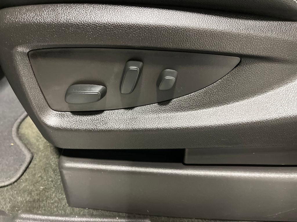 Used 2018 Chevrolet Silverado 1500 High Country image 18