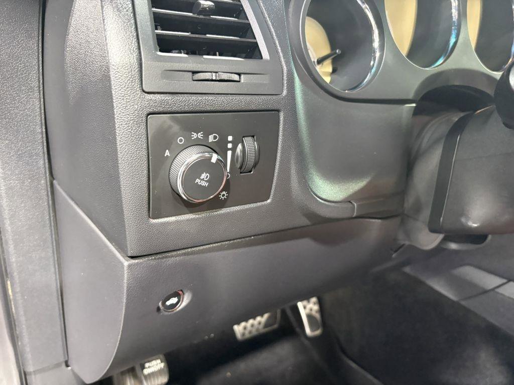 Used 2014 Dodge Challenger SXT Plus RWD image 15