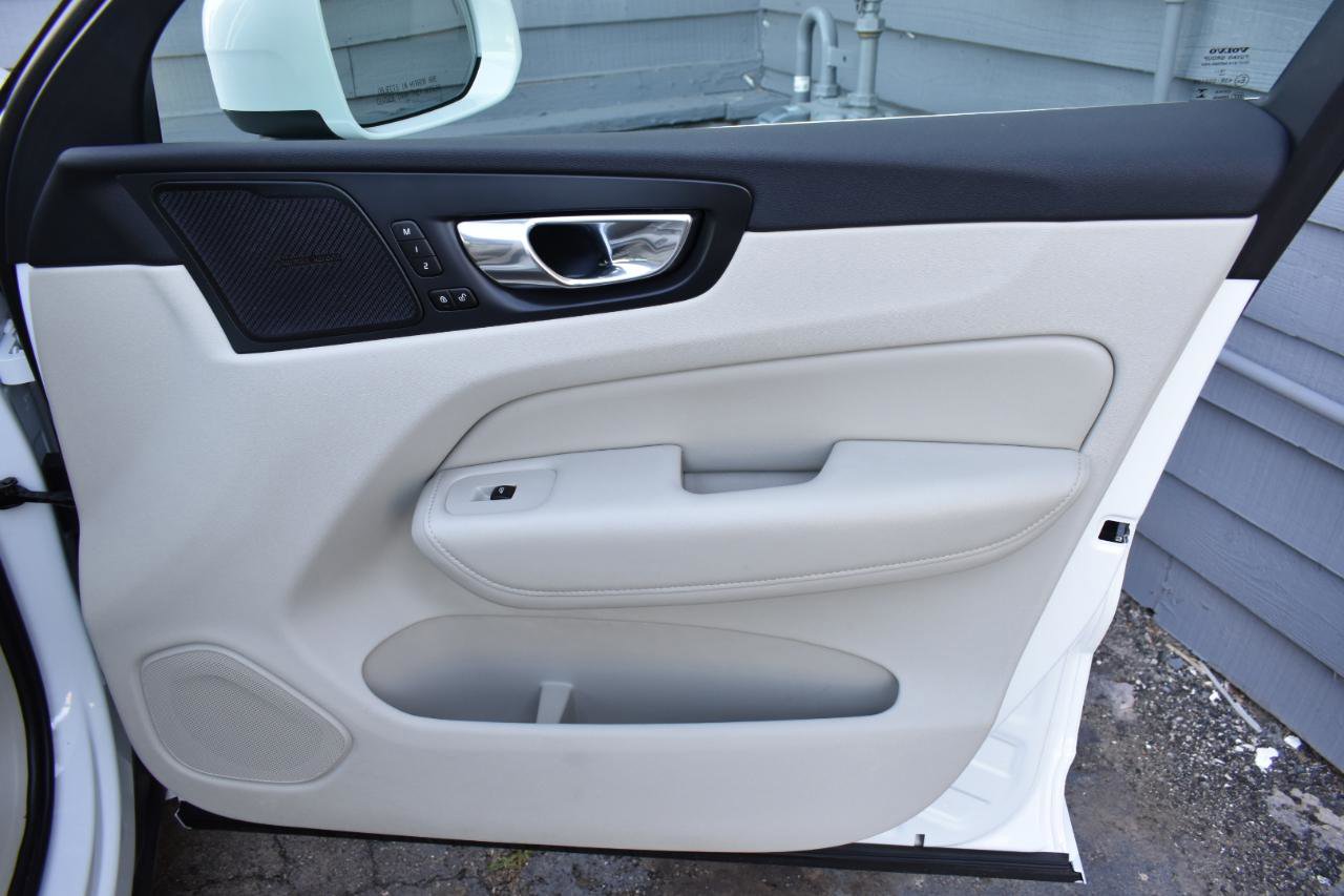 Used 2019 Volvo XC60 T8 Inscription w/ Advanced Package image 39
