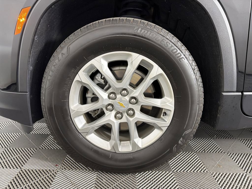Used 2023 Chevrolet Traverse LS w/ Safety Package image 9
