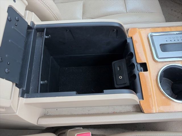 Used 2010 Lincoln Navigator 4WD image 32