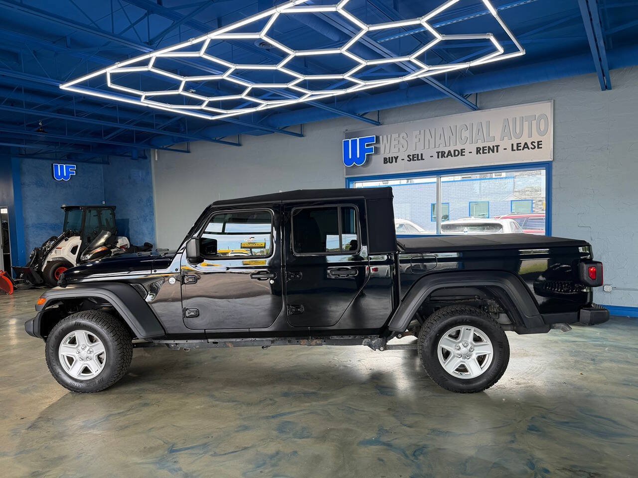 Used 2020 Jeep Gladiator Sport w/ Technology Group AWD/4WD image 12