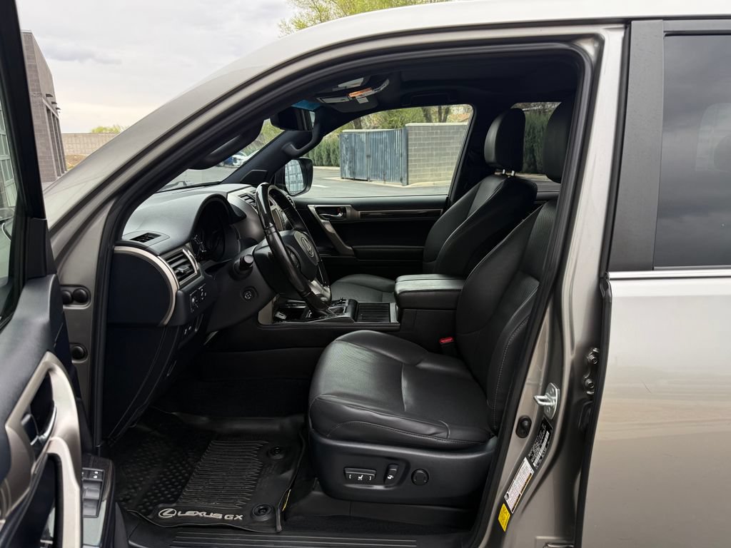 Used 2020 Lexus GX 460 Premium w/ Premium Package AWD/4WD image 32