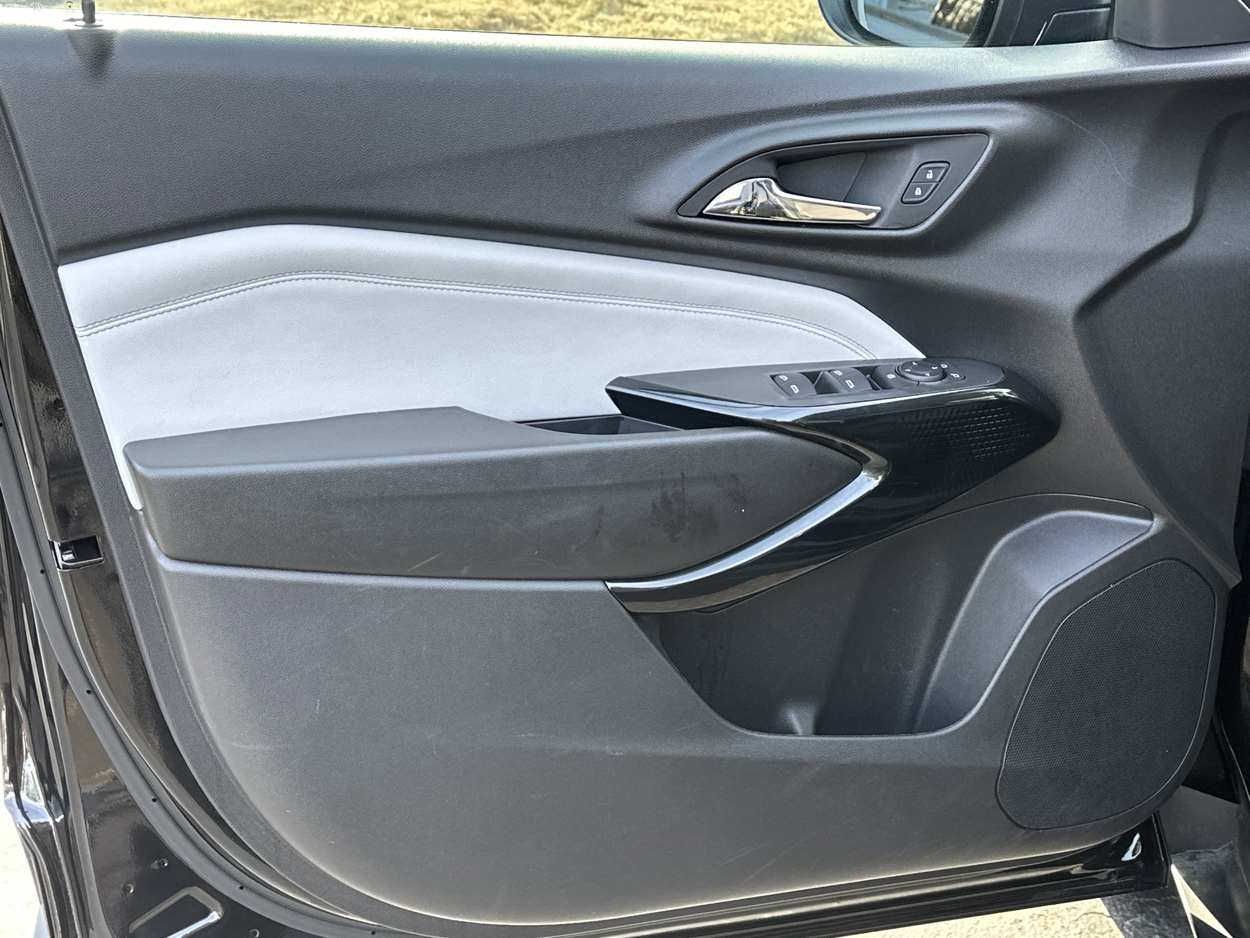 Certified 2025 Chevrolet Trax LT FWD image 11