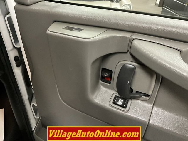Used 2015 GMC Savana 2500 RWD image 32