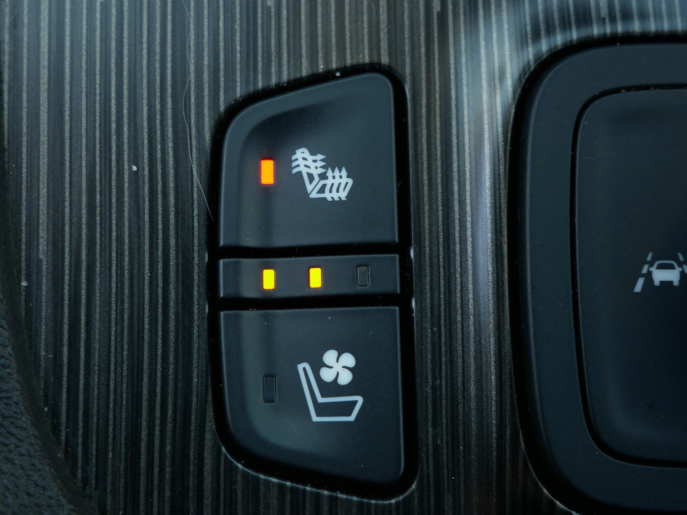 Used 2023 GMC Acadia SLT w/ Technology Package image 32