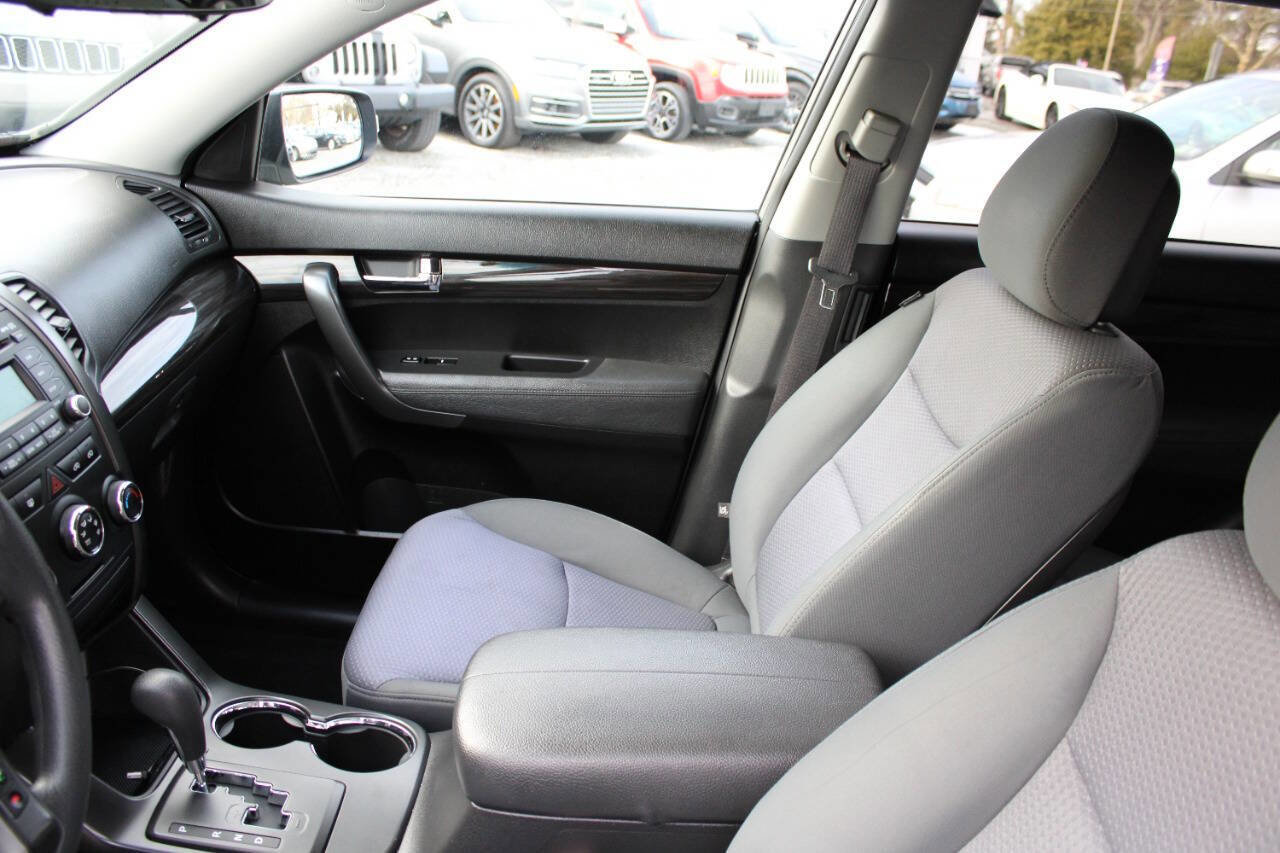 Used 2013 Kia Sorento LX image 14