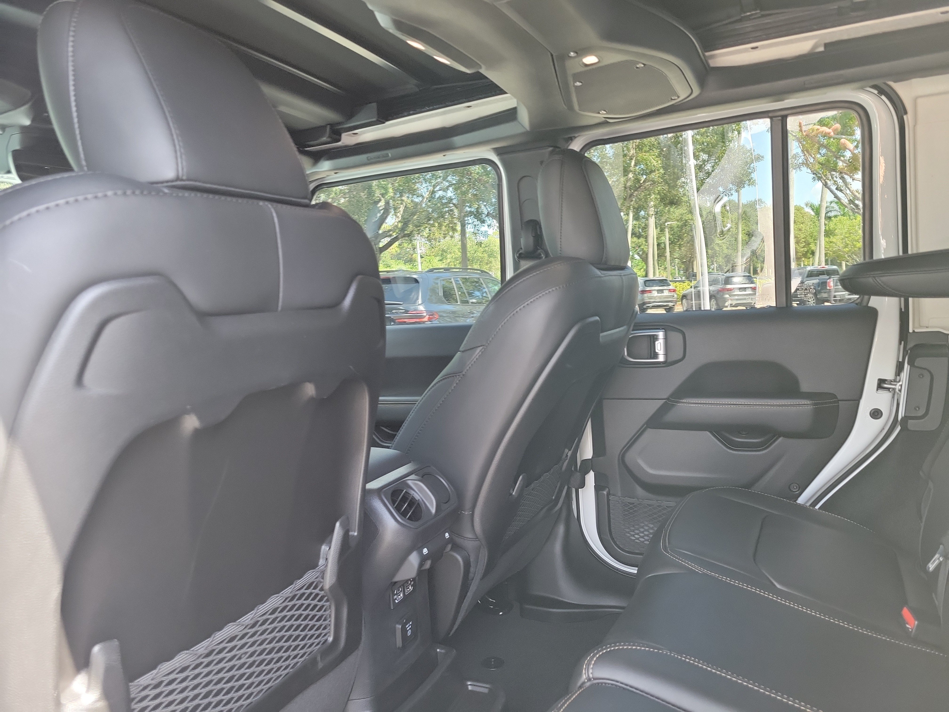 Used 2024 Jeep Wrangler Unlimited Rubicon 392 AWD/4WD image 10