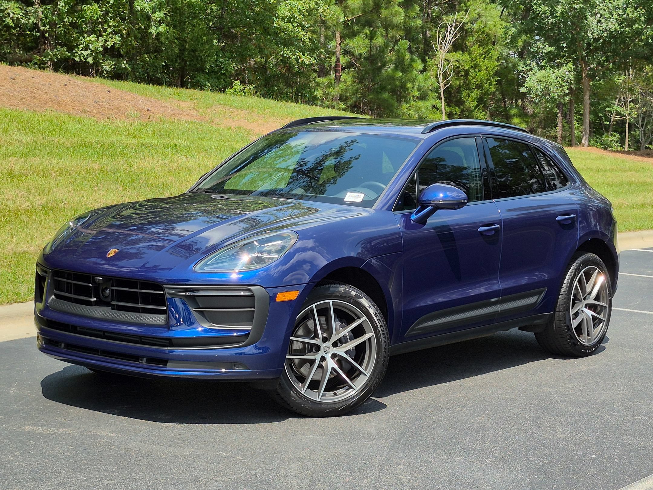 Certified 2026 Porsche Macan AWD/4WD image 1