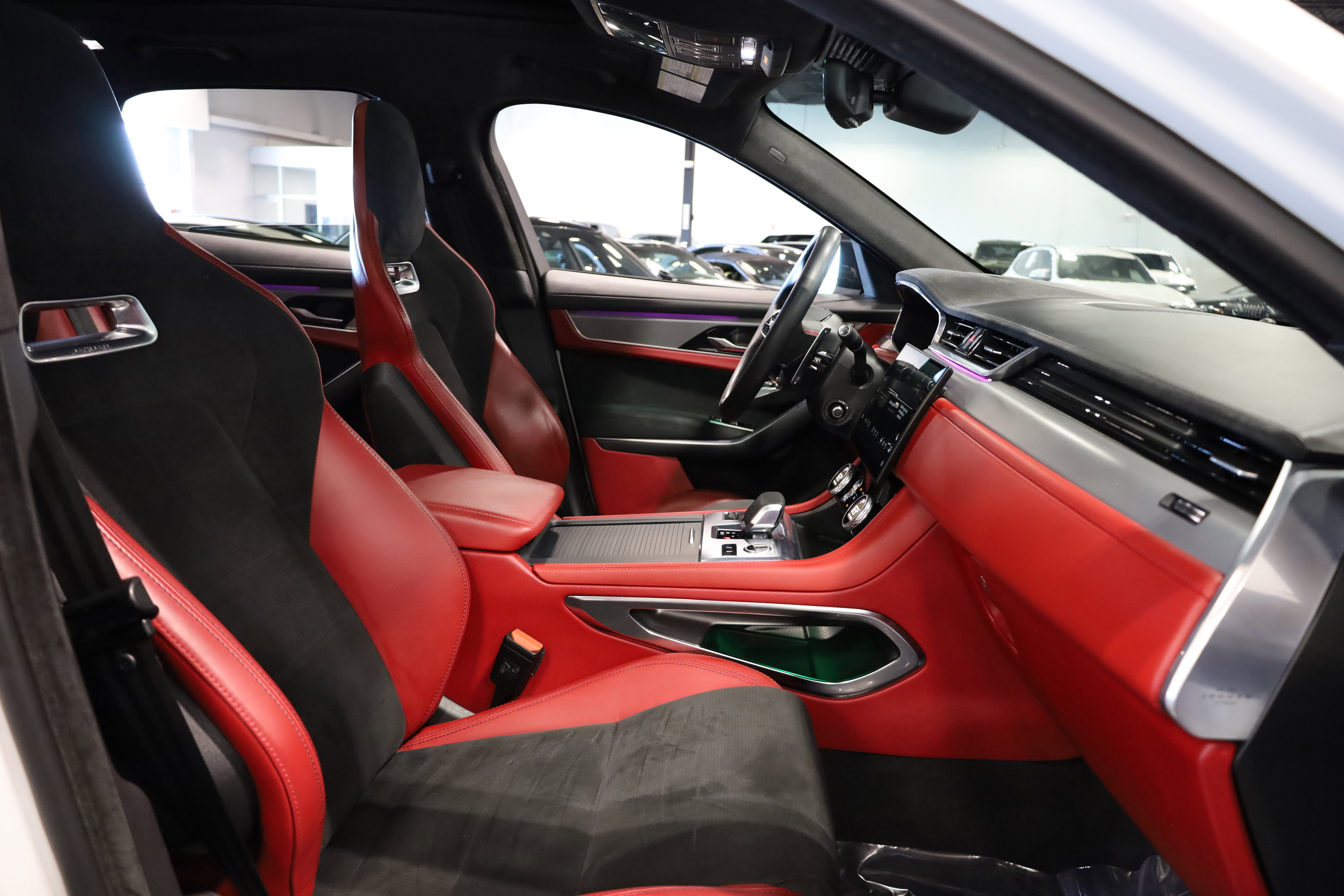 Used 2023 Jaguar F-PACE SVR image 41