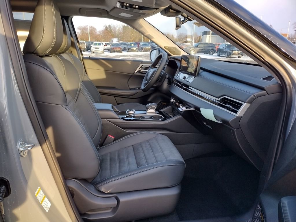 New 2026 Mitsubishi Outlander SE image 11