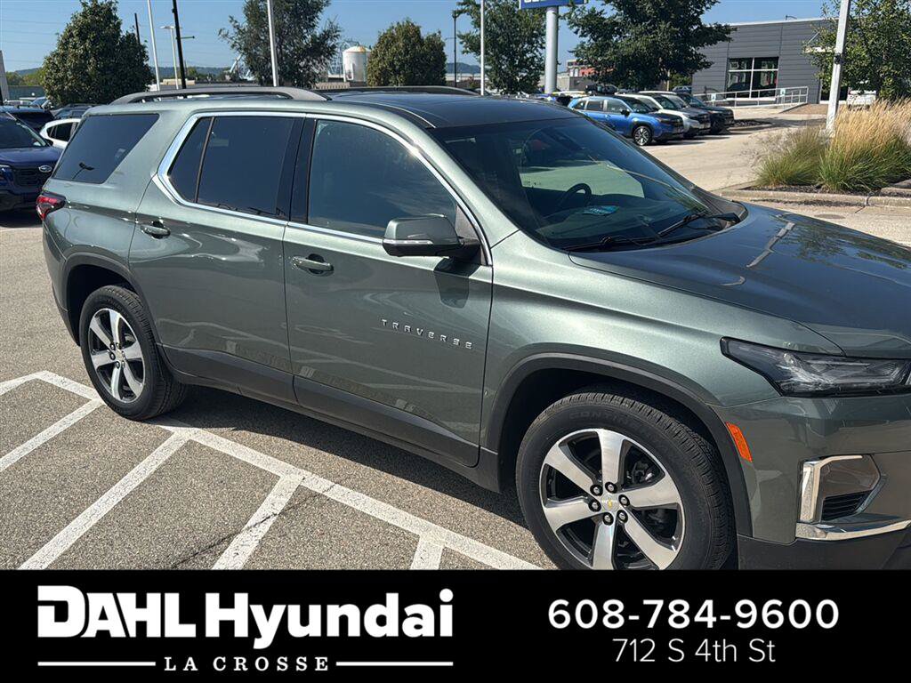 Used 2023 Chevrolet Traverse LT w/ LT Premium Package AWD/4WD image 1