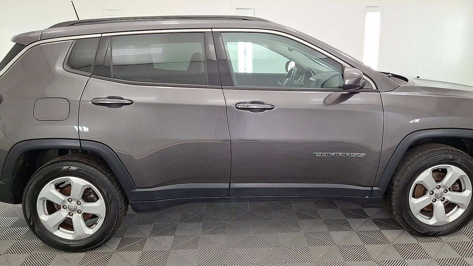 Used 2020 Jeep Compass Latitude w/ Cold Weather Group image 5