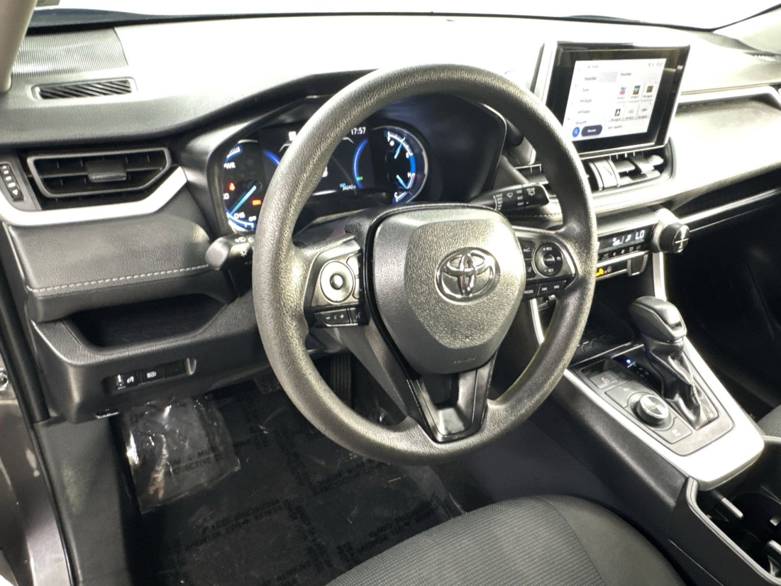 Used 2025 Toyota RAV4 LE AWD/4WD image 13