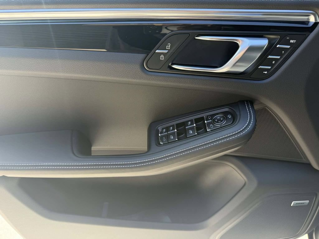 New 2026 Porsche Macan AWD/4WD image 22