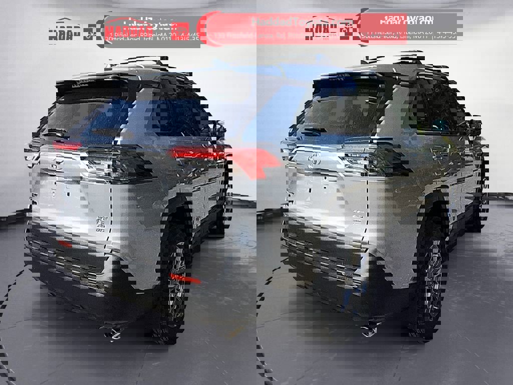 New 2025 Toyota RAV4 XLE image 5