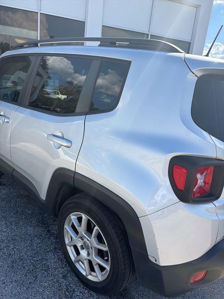 Used 2019 Jeep Renegade Latitude FWD image 4