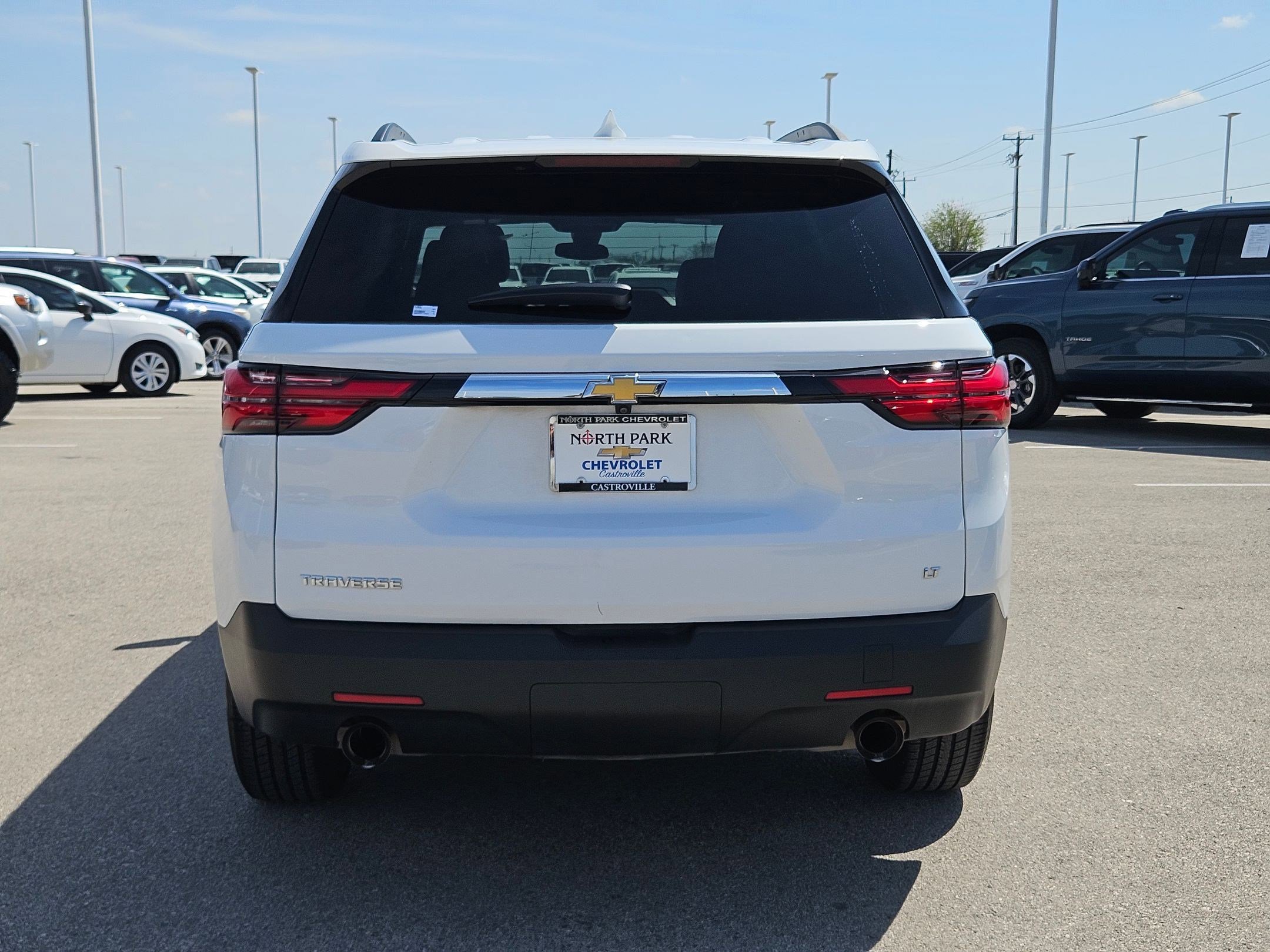 Used 2023 Chevrolet Traverse LT image 4