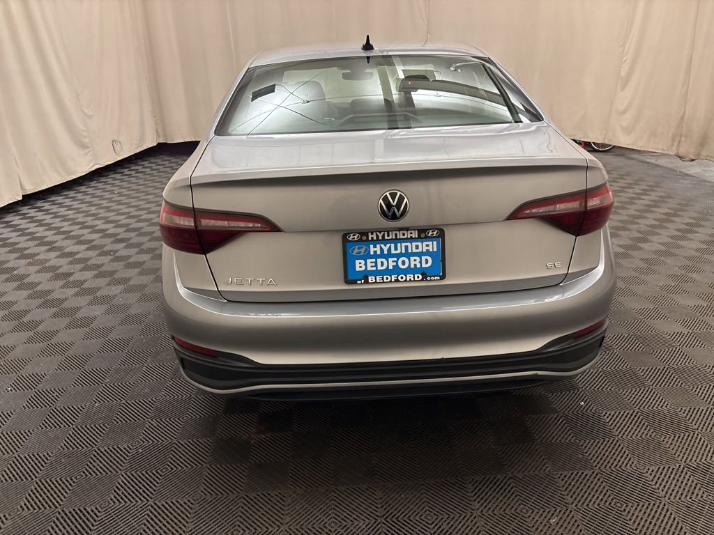 Used 2024 Volkswagen Jetta SE image 6