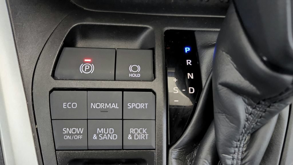Used 2023 Toyota RAV4 LE AWD/4WD image 33