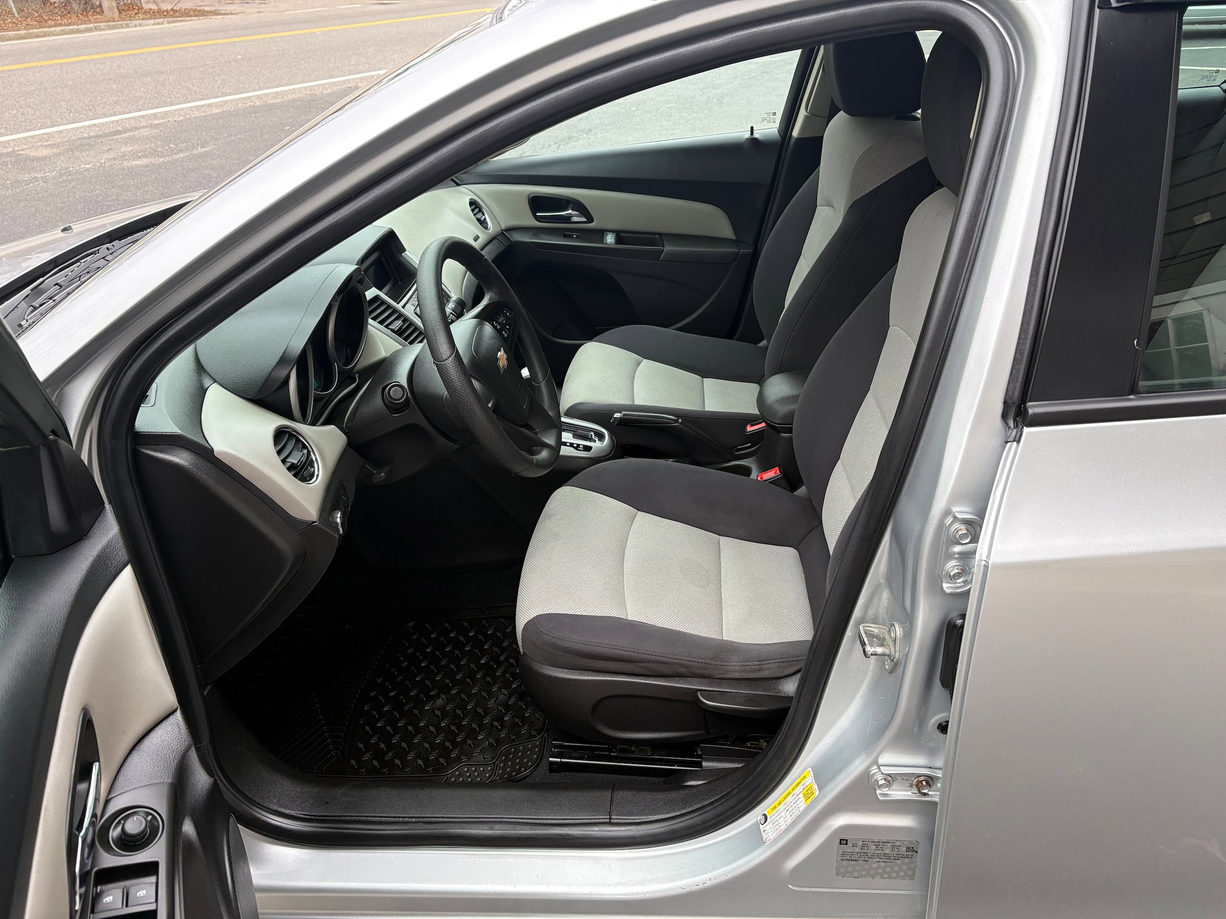 Used 2016 Chevrolet Cruze LS FWD image 9
