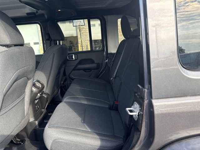 Used 2025 Jeep Wrangler Unlimited Sahara AWD/4WD image 19