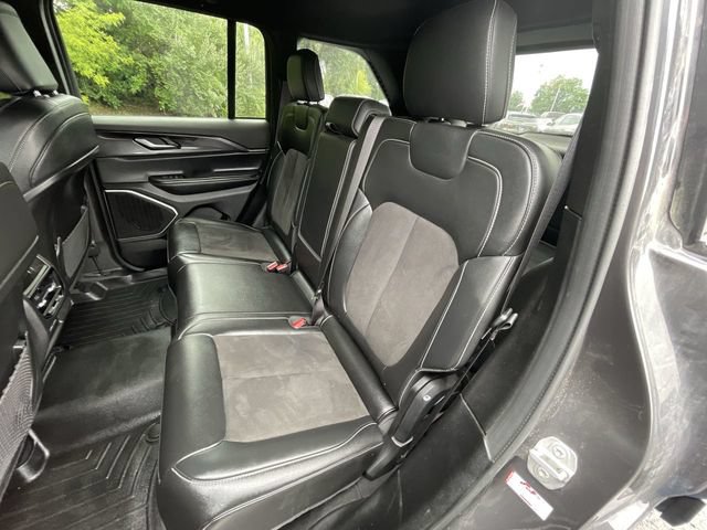 Used 2022 Jeep Grand Cherokee Altitude AWD/4WD image 24