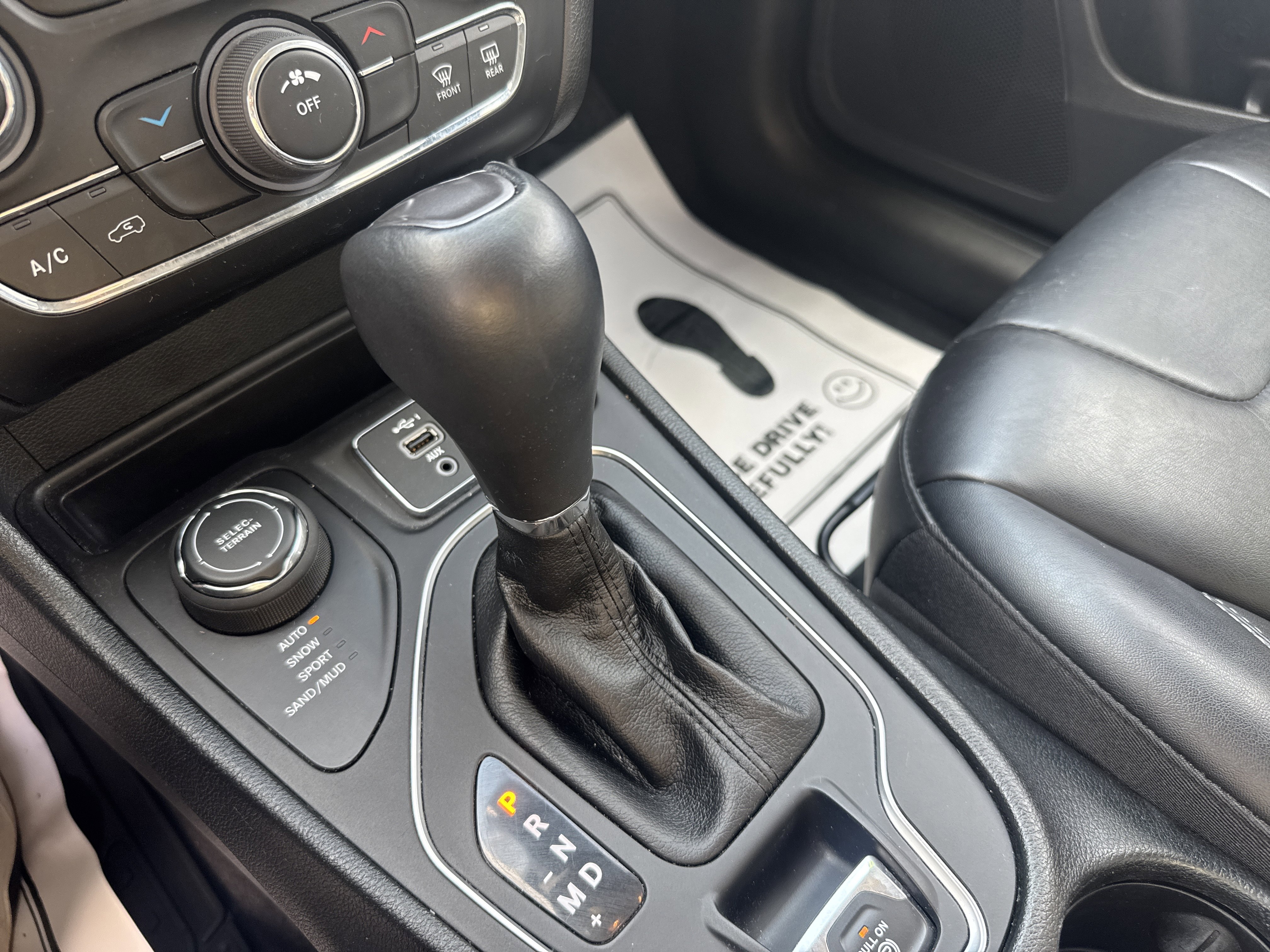 Used 2022 Jeep Cherokee Latitude w/ Sun & Sound Group AWD/4WD image 23
