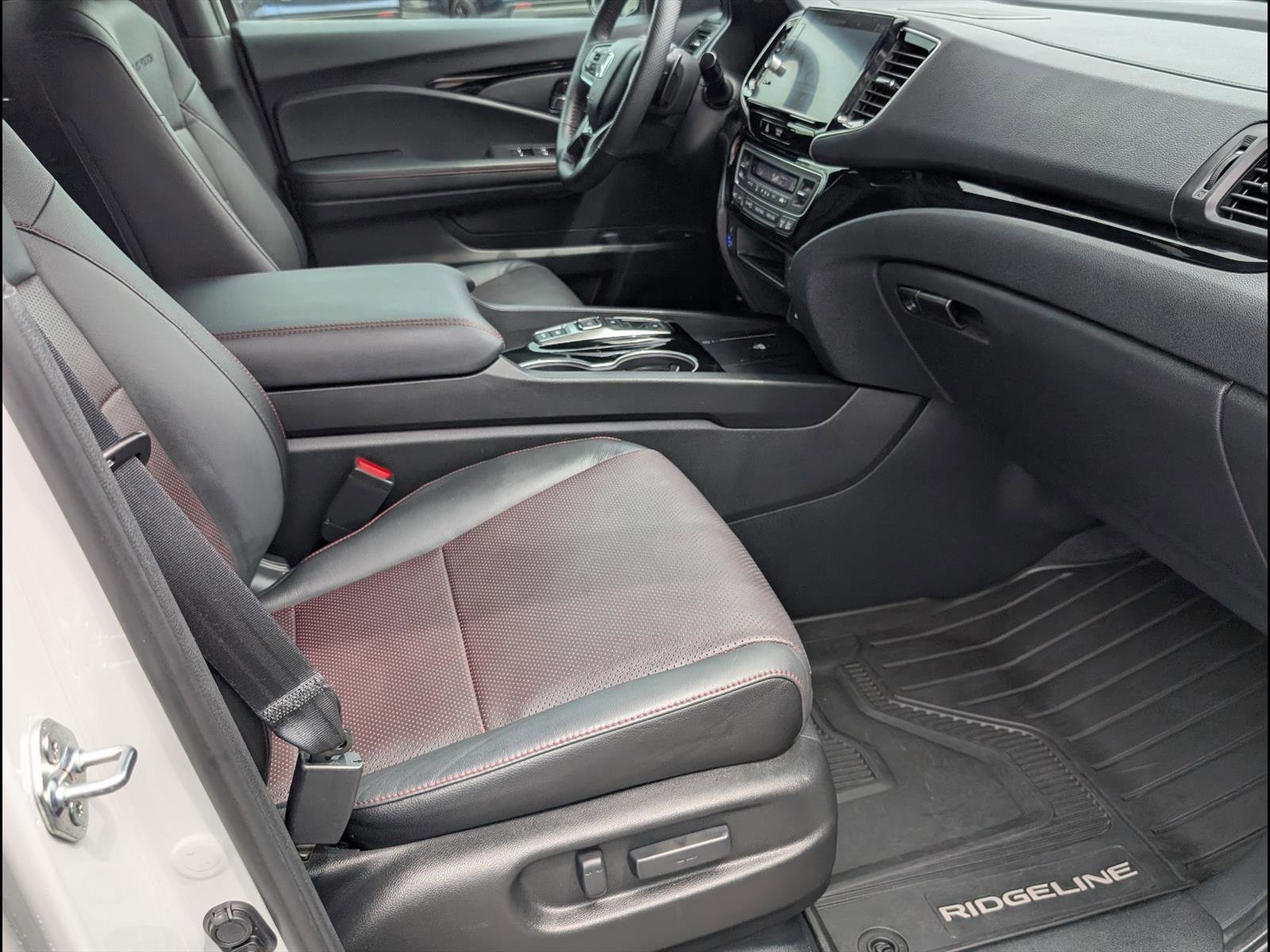 Certified 2024 Honda Ridgeline Black Edition image 18