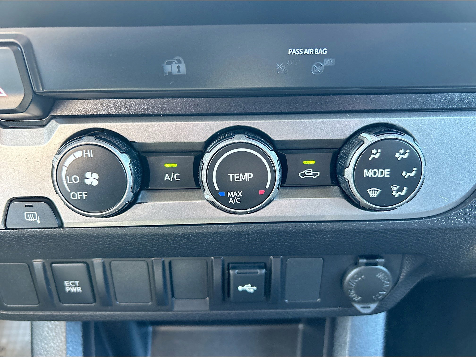 Used 2022 Toyota Tacoma SR image 14