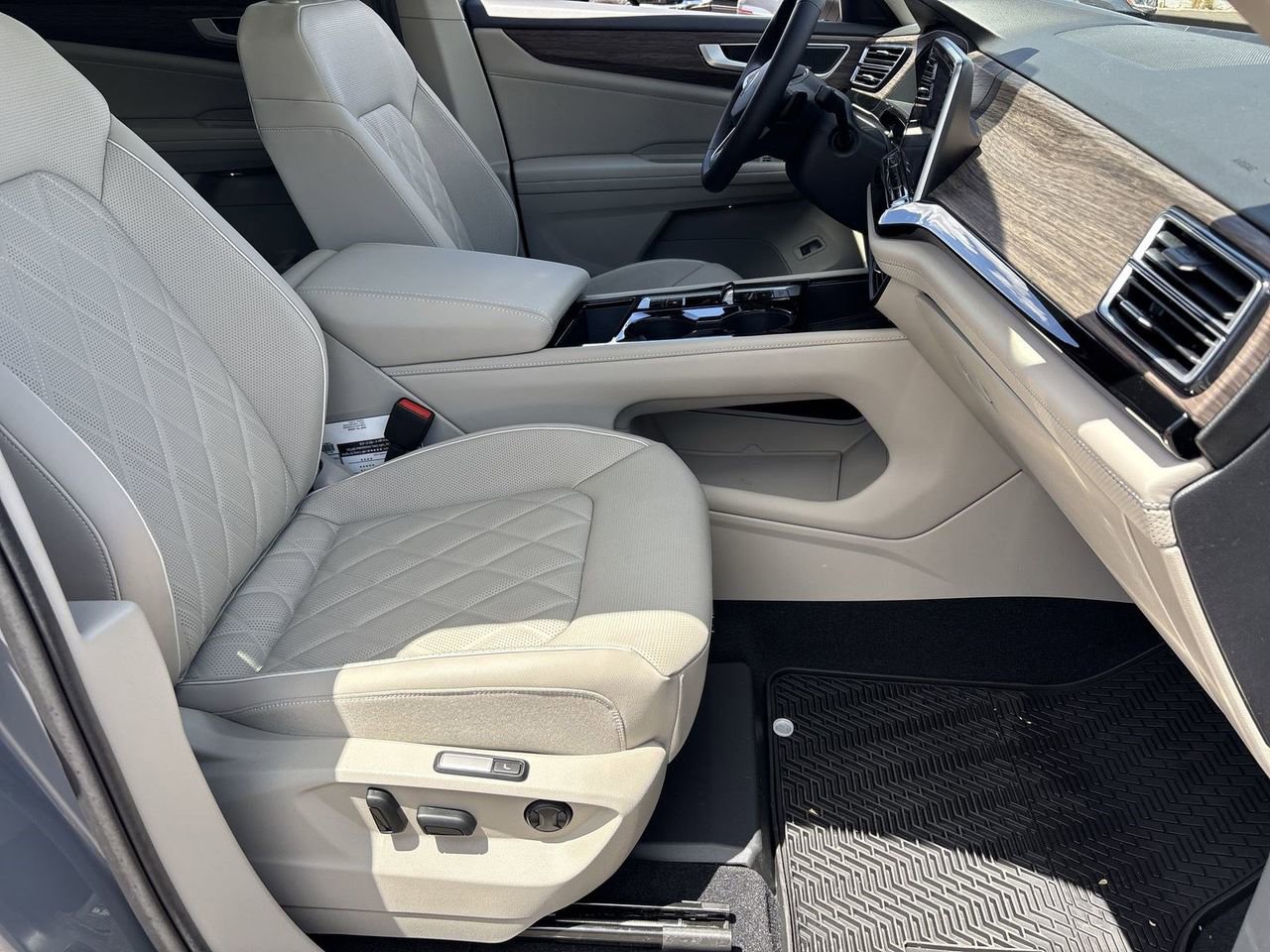 New 2026 Volkswagen Atlas SEL Premium R-Line AWD/4WD image 8