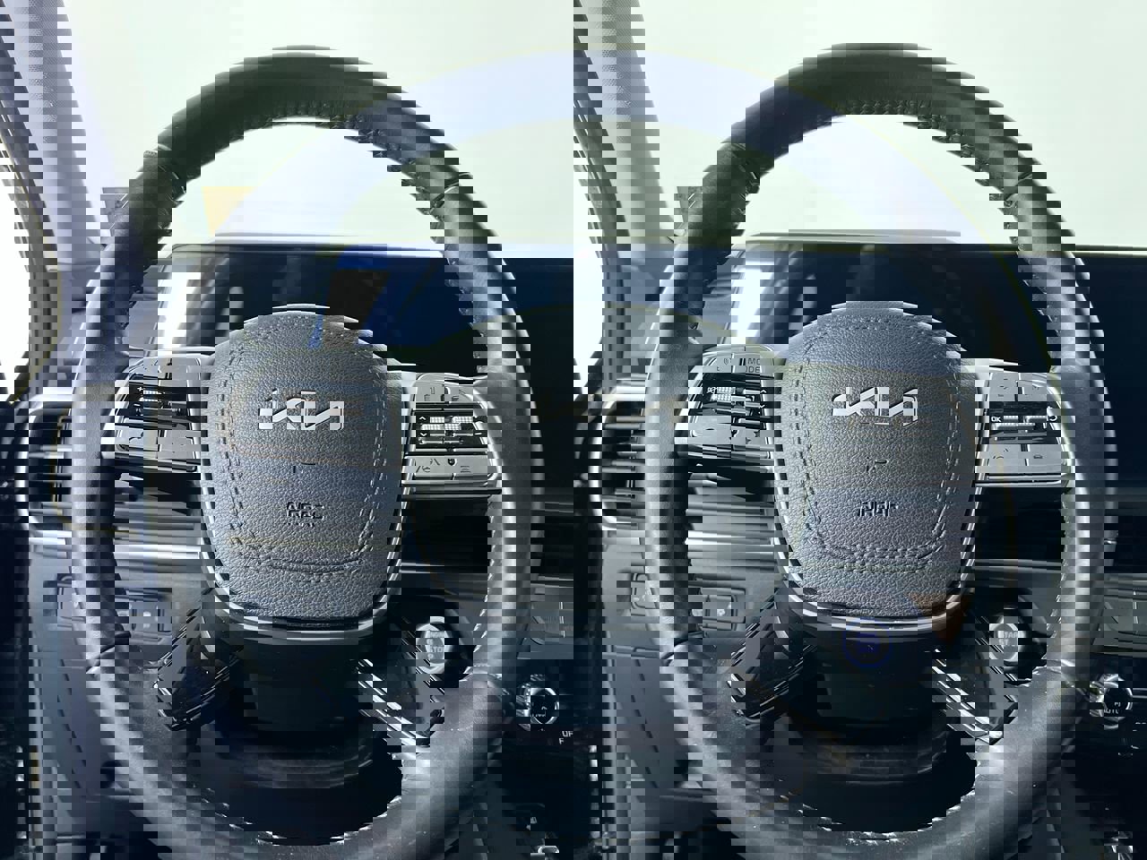 Used 2025 Kia Telluride S image 16