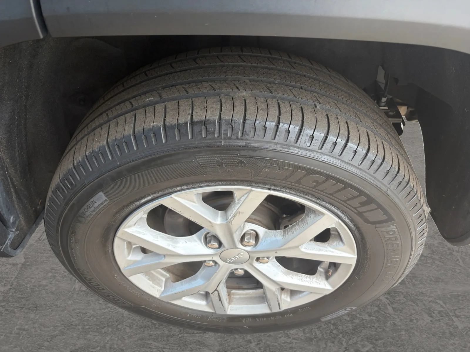 Used 2023 Jeep Grand Cherokee Limited AWD/4WD image 43