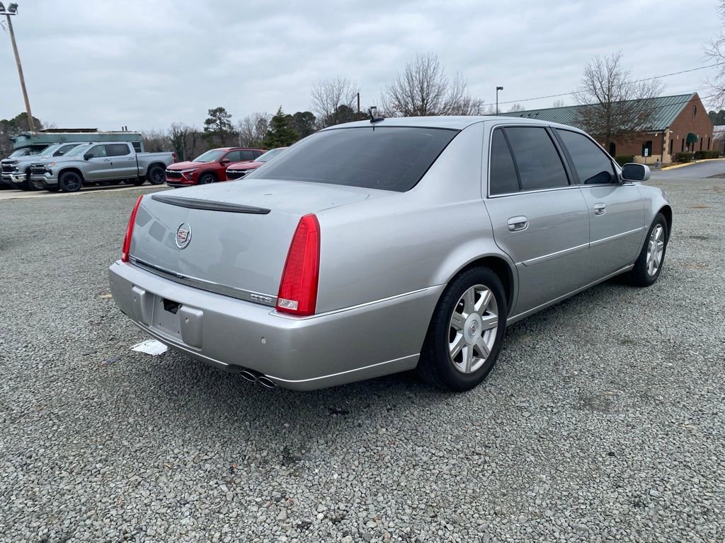 Used 2007 Cadillac DTS Luxury I w/ Trunk Convenience Package image 3