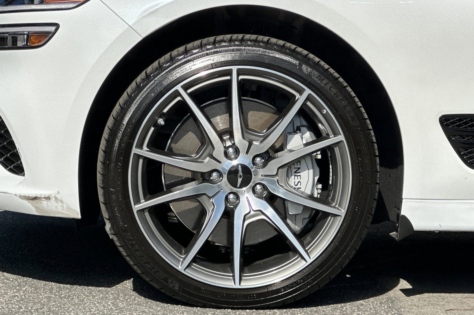 Used 2025 Genesis G70 2.5T image 27