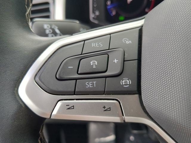 Certified 2022 Volkswagen Atlas Cross Sport SE image 28