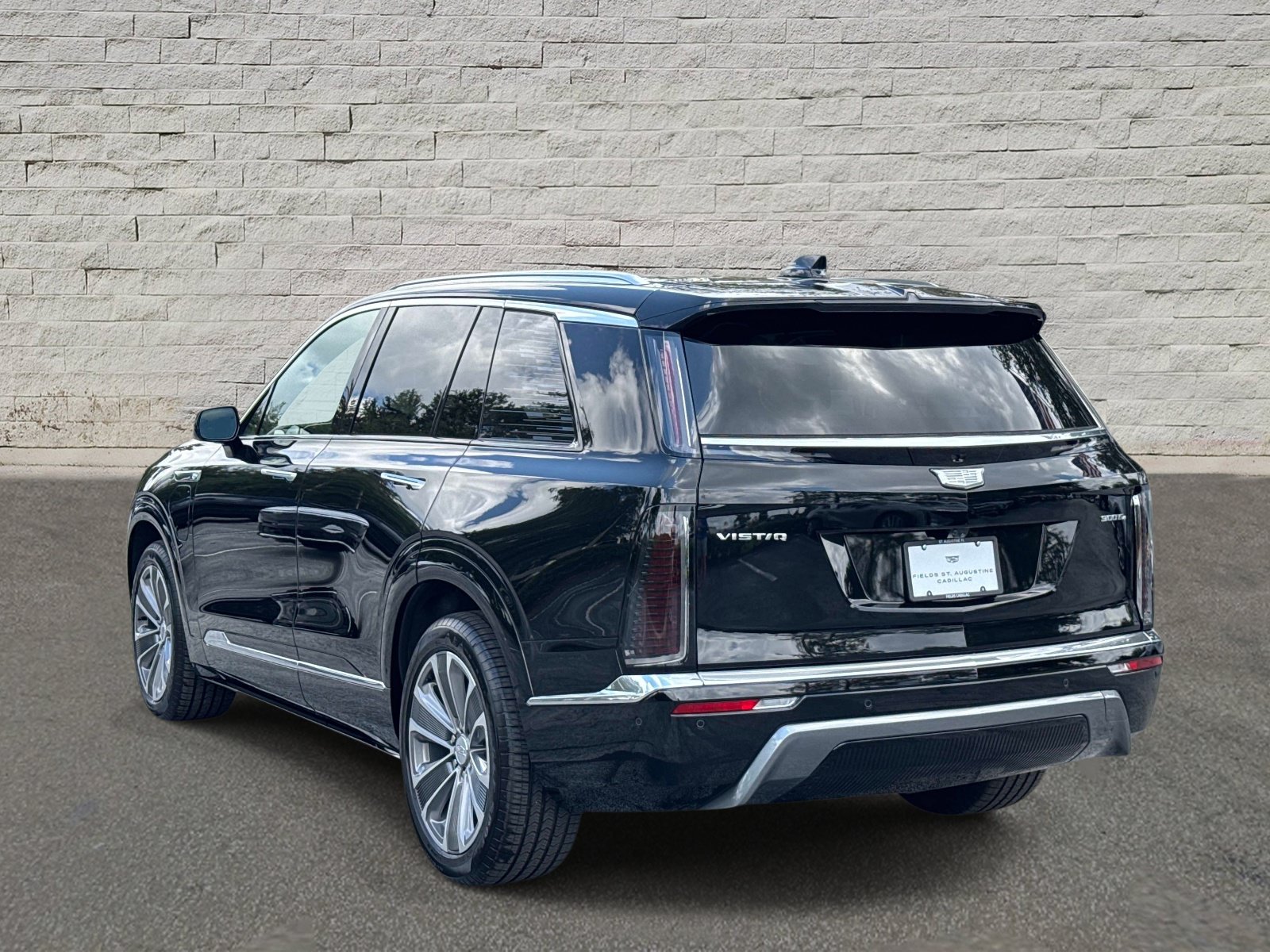 Certified 2026 Cadillac Vistiq Luxury AWD/4WD image 3