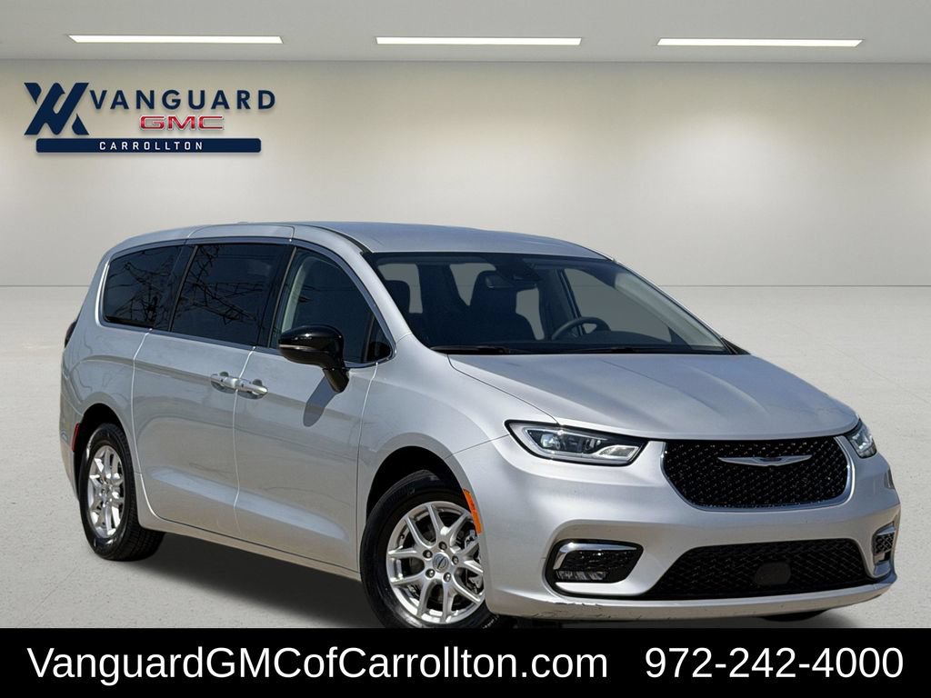 Used 2024 Chrysler Pacifica Touring-L FWD image 2