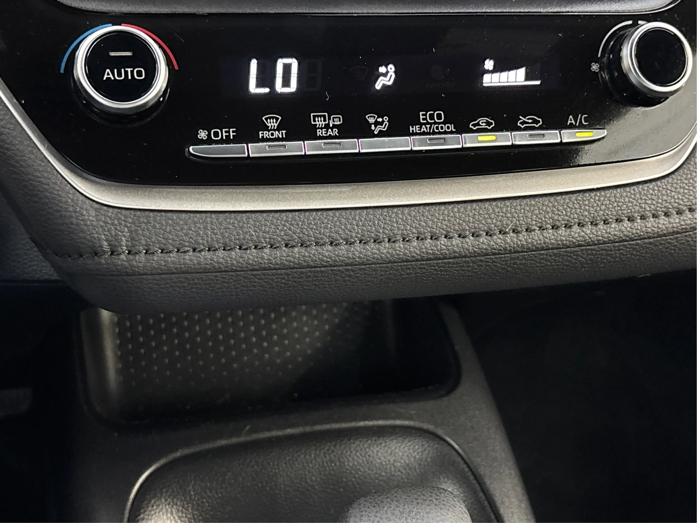Used 2022 Toyota Corolla SE image 39