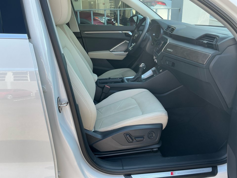Used 2020 Audi Q3 2.0T Premium Plus w/ Premium Plus Package AWD/4WD image 32