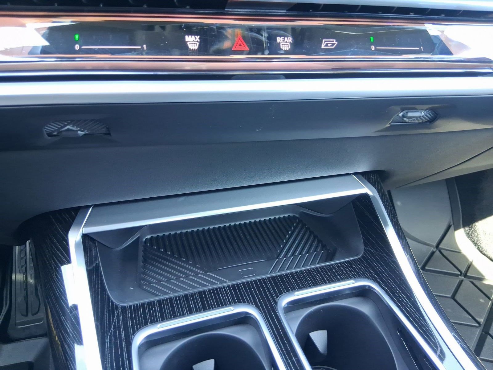 New 2026 BMW 750e xDrive w/ Premium Package AWD/4WD image 25
