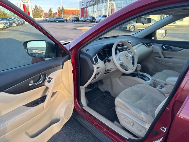 Used 2015 Nissan Rogue SV w/ SV Premium Package image 15