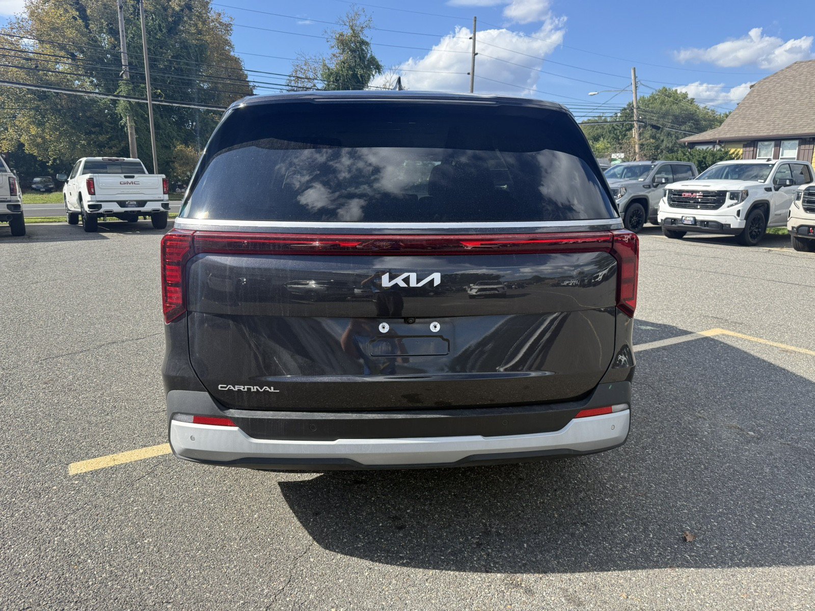 Used 2025 Kia Carnival FWD image 4